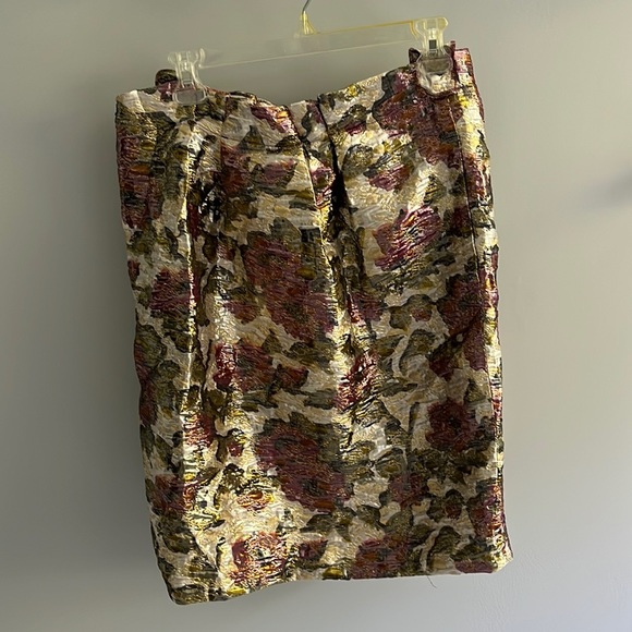 Brand new with tags Magaschoni skirt. Zip up back - Picture 1 of 5